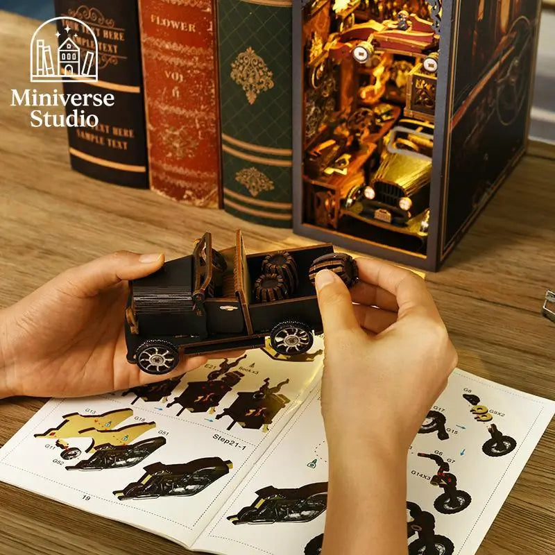 EU - Book Nook: Kit DIY de Garaje Retro en Miniatura - Miniverse Studio