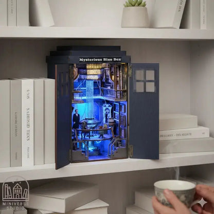 Book Nook DIY “Mysterious Blue Box” – Diorama del TARDIS para Fans de Doctor Who